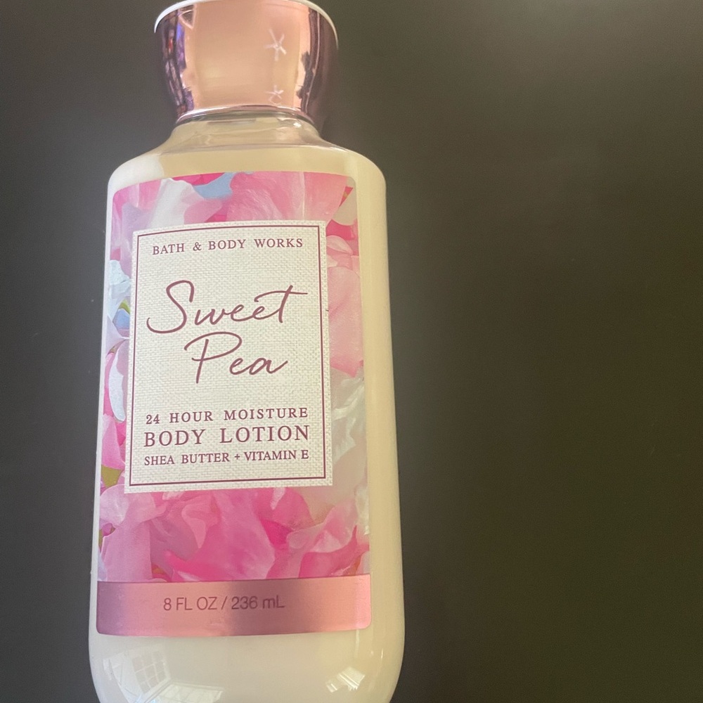 Bath & Body Works Sweet Pea Body Lotion - Pink